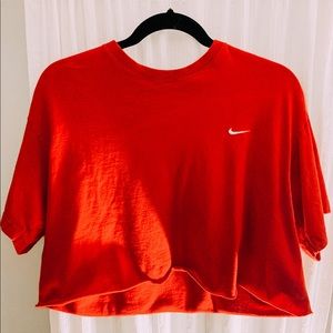 Super cute cropped Nike shirt